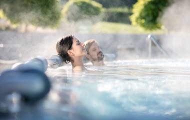 Mann und Frau im Thermenland & Vulkanland Steiermark