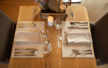 Gedeckter Tisch im Restaurant des Weingarten-Resort Unterlamm Loipersdorf