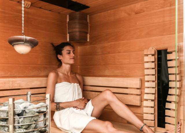 Frau in Sauna im Weingarten-Resort Unterlamm Loipersdorf