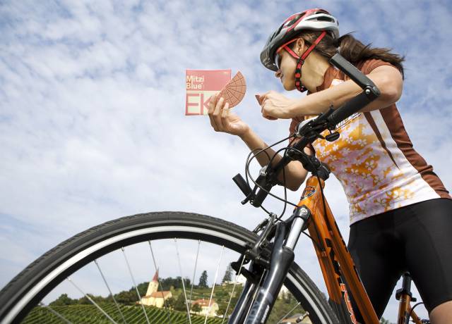 Frau beim Fahrradfahren