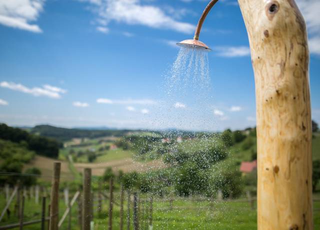 Outdoor Dusche im Weingarten-Resort Unterlamm Loipersdorf