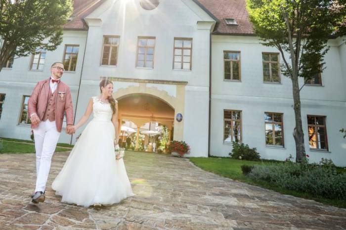 unterkunft-hochzeitsgaeste-weinschloss-thaller-weingarten-resort