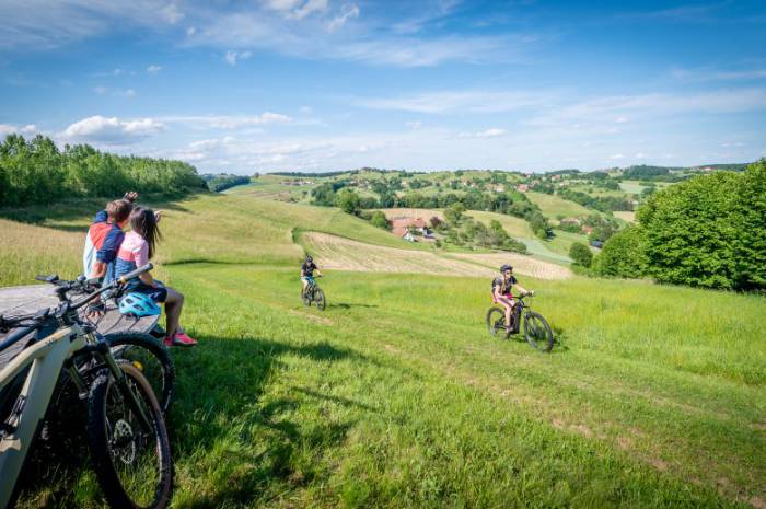 e-bike-urlaub-steiermark-unterlamm-thermen-vulkanland-e-biken-natur-sonnenschein