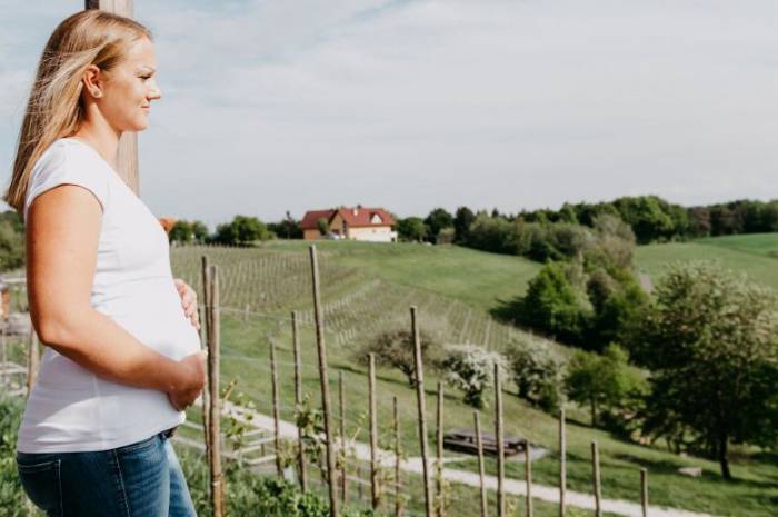 babymoon-oesterreich-ende-1-trimester-weingarten-resort-unterlamm-loipersdorf-terrasse