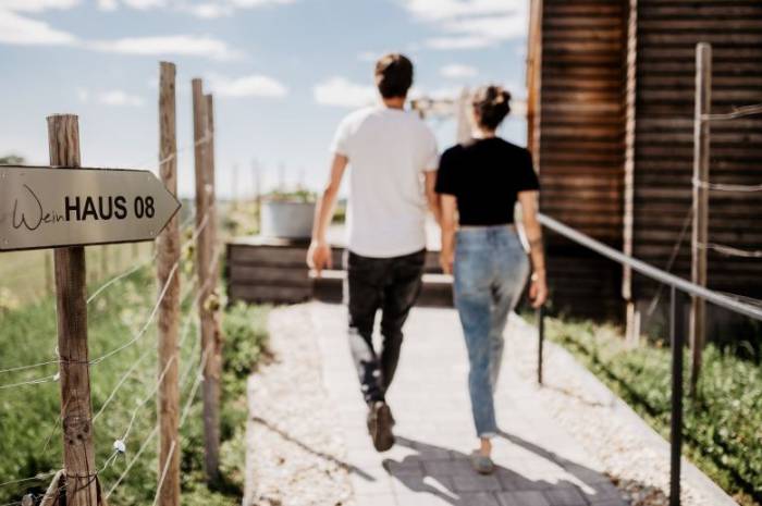 babymoon-geschenk-gutschein-weingarten-resort-ankunft-chalet-private-wellness