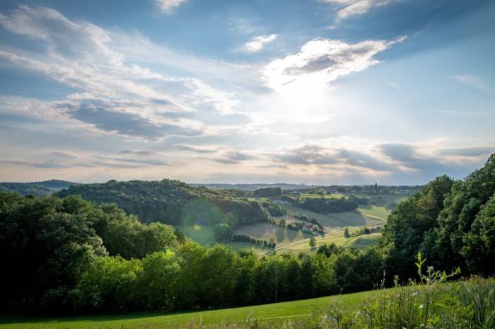 osterwandern-unterlamm-thermen-vulkanland-steiermark-weingarten-resort