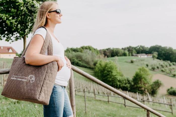 babymoon-steiermark-thermen-vulkanland-schwangere-frau-weingarten-resort-unterlamm