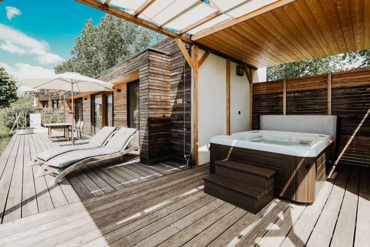 Ferienhaus mit Holzriegelbauweise im Weingarten-Resort Unterlamm Loipersdorf