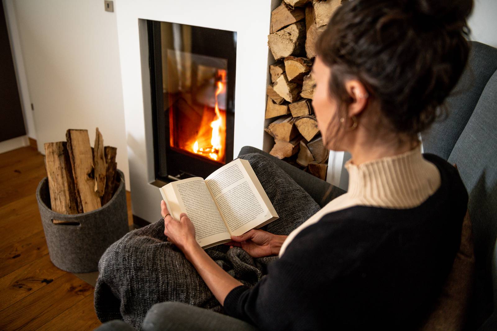 Romantikurlaub mit Kamin Symbolfoto