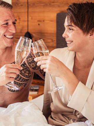 Romantische Wellness für Paare: Kuschelurlaub in den Weinbergen Symbolfoto