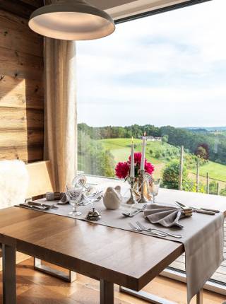 Candle Light Dinner in der Nähe: Romantische Abende im Weingarten-Resort Symbolfoto