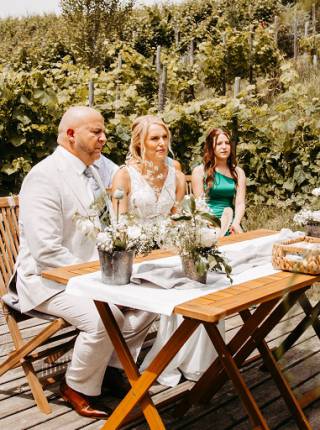 Hochzeit im engsten Familienkreis: Romantisch feiern im Weingarten-Resort Symbolfoto