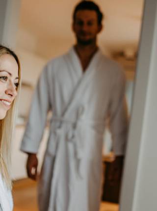 Pärchenurlaub in der Steiermark im Weingarten-Resort Unterlamm Loipersdorf Symbolfoto