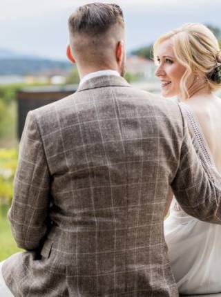Klein Heiraten im Frühling Symbolfoto