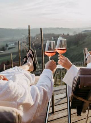 Wellness Chalet für zwei in der Steiermark – Entspannung inmitten der Natur Symbolfoto