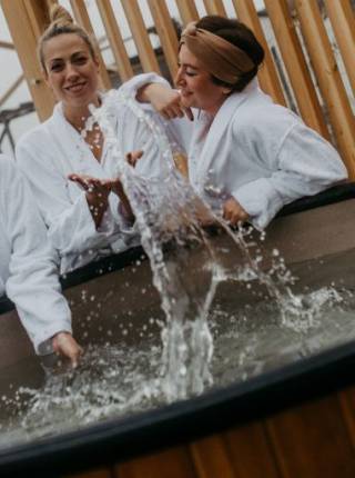 Wellness Chalets für Freundinnen in der Steiermark Symbolfoto