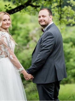 Kleine Hochzeit im Garten Symbolfoto