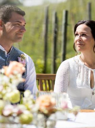 Kleine Hochzeit im April – Heiraten im Frühling Symbolfoto