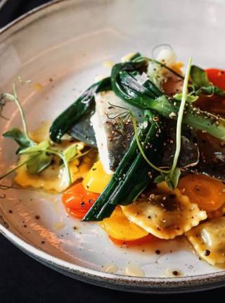 Romantisch vegetarisch essen gehen Symbolfoto