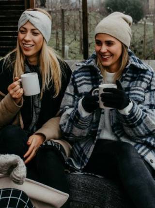 Winterurlaub mit Freundin Symbolfoto