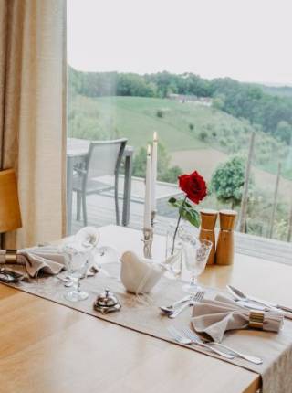 Kuschelurlaub mit Candlelight Dinner Symbolfoto