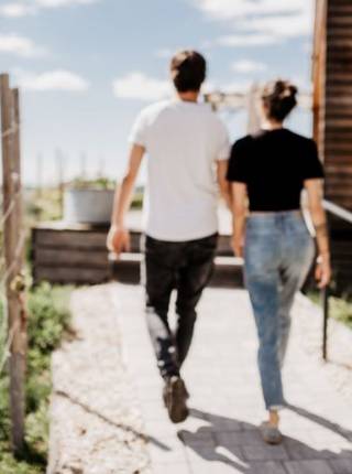 Babymoon als Geschenk: Gutschein-Idee für werdende Eltern (so schenkt man richtig) Symbolfoto