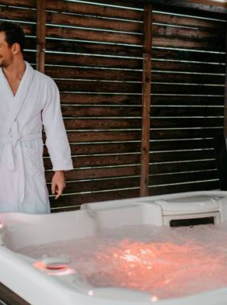 Semesterferien ohne Kinder: Adults Only Winter Wellness statt Familienskitrubel Symbolfoto